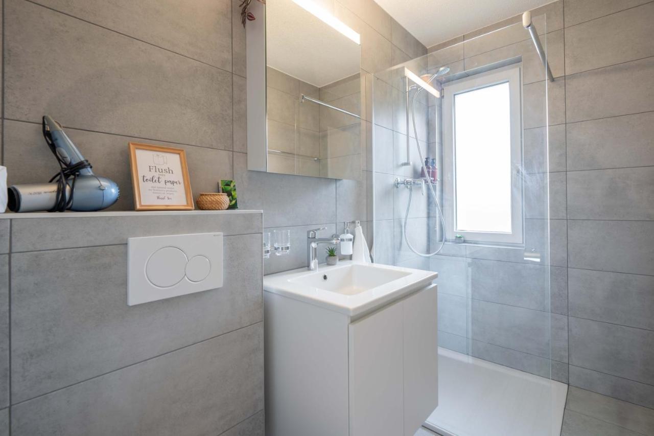 Moderne Wohnung Mit Parkplatz Ostermundigen Exteriör bild
